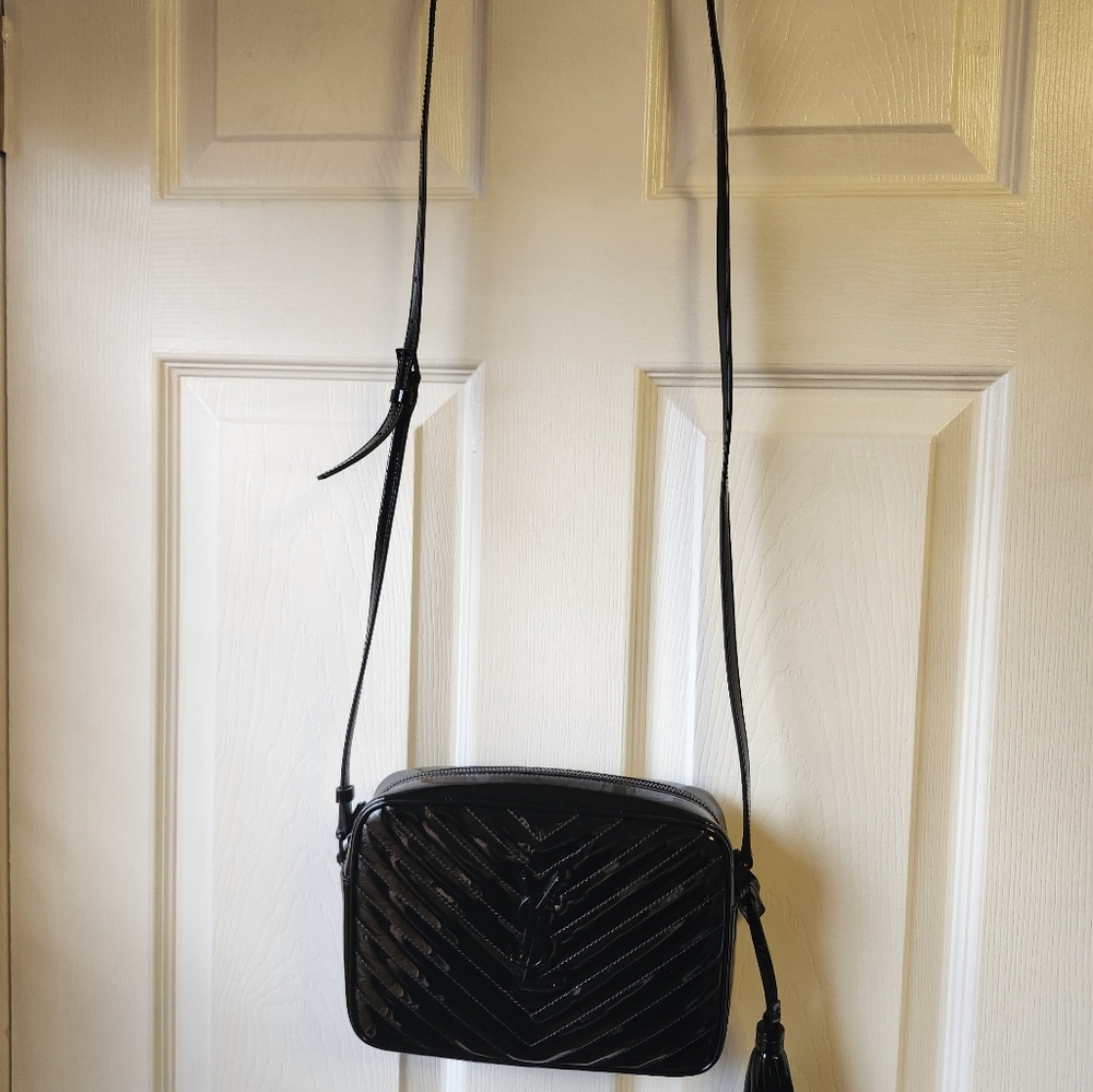 Saint Laurent Lou Medium YSL Camera Bag w/Tassel in Quilted Black Patent - Picture 16 of 16